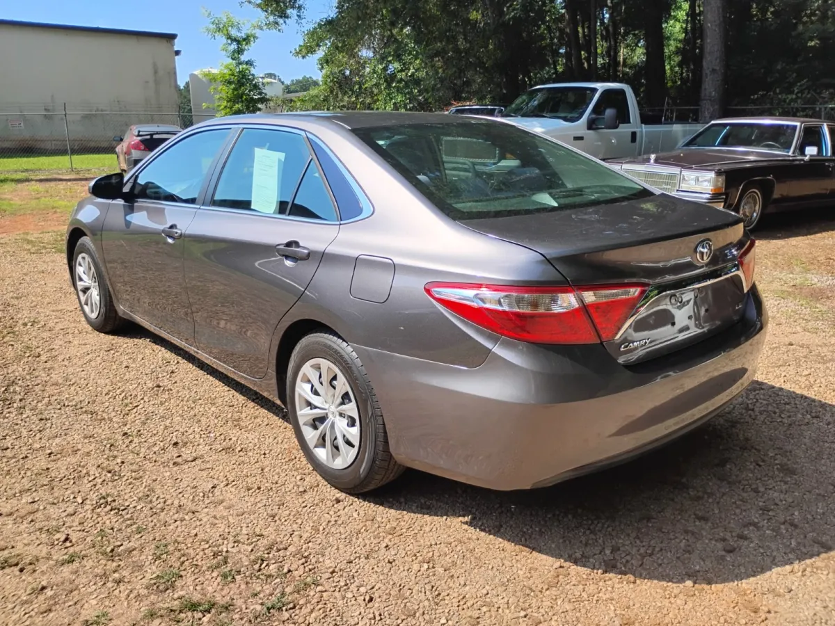 2015 Toyota Camry — image 3