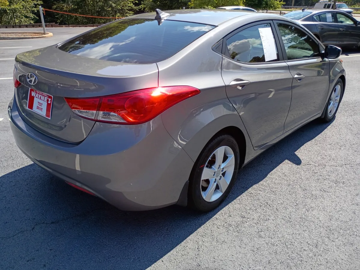 2013 Hyundai Elantra — image 3