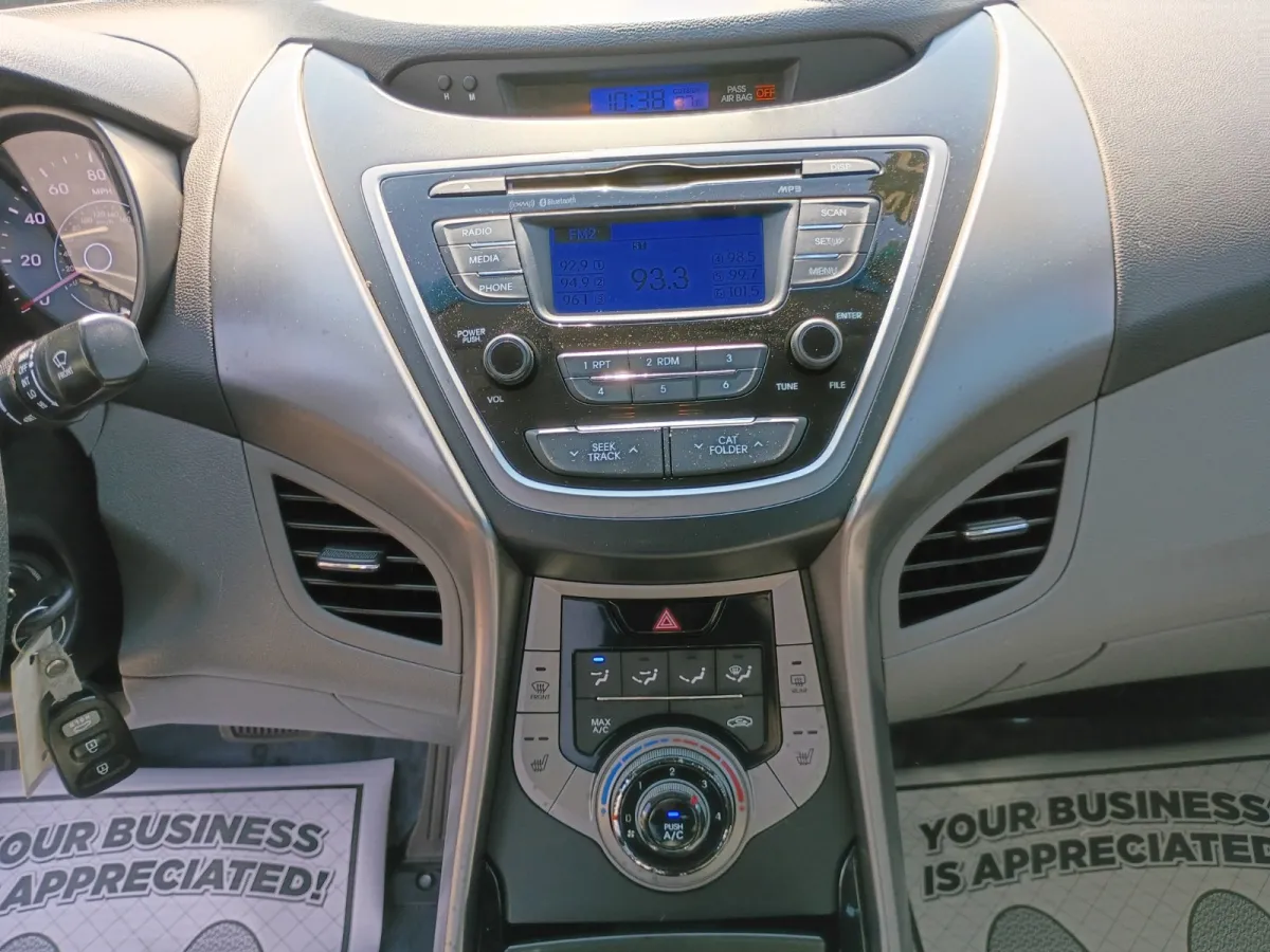 2013 Hyundai Elantra — image 8