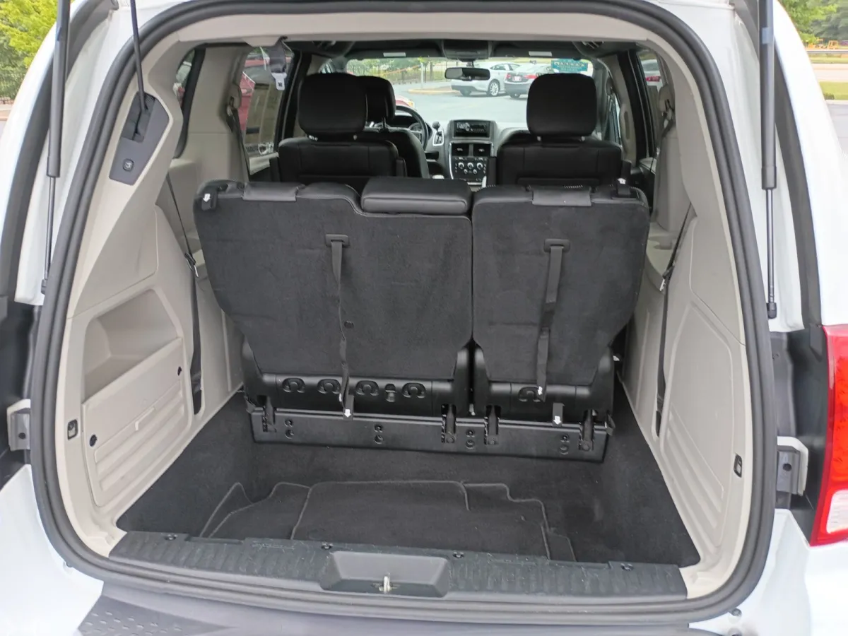 2017 Dodge Grand Caravan — image 4