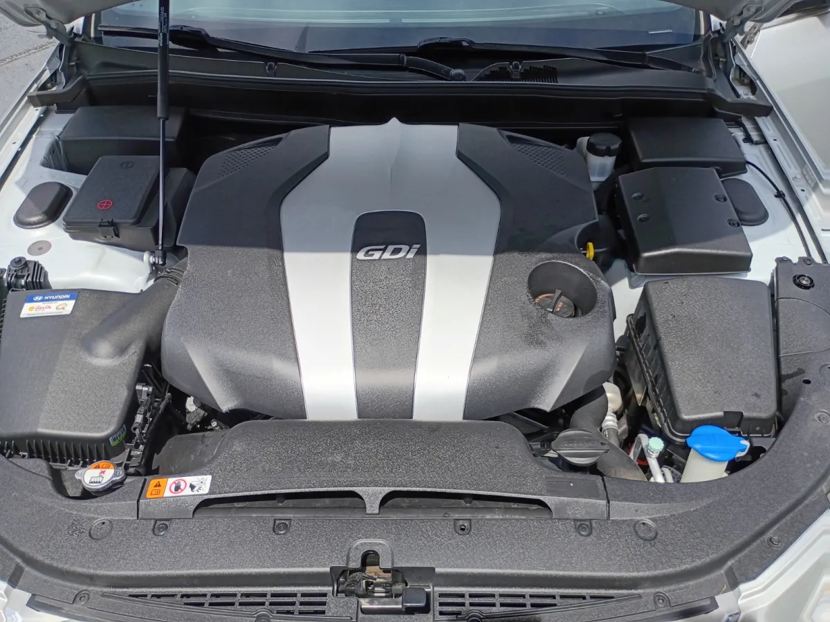 2013 Hyundai Genesis — image 10