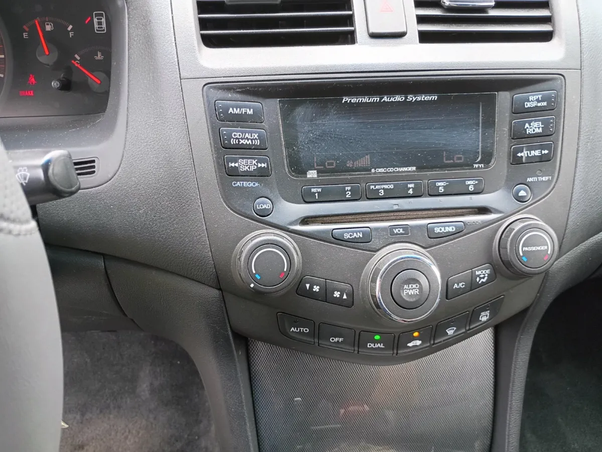 2005 Honda Accord — image 9