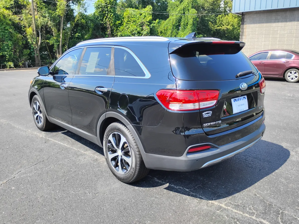 2016 Kia Sorento — image 2