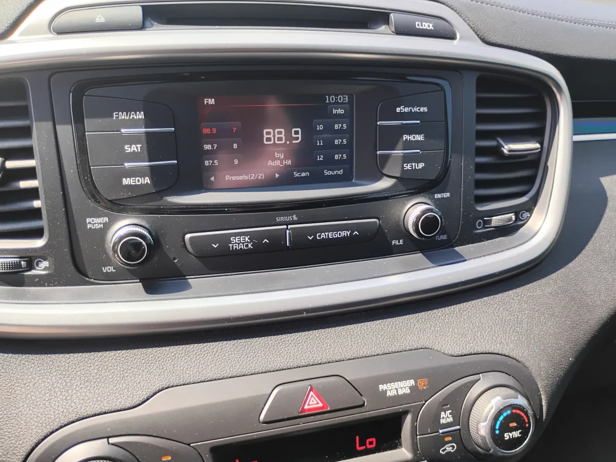 2016 Kia Sorento — image 6