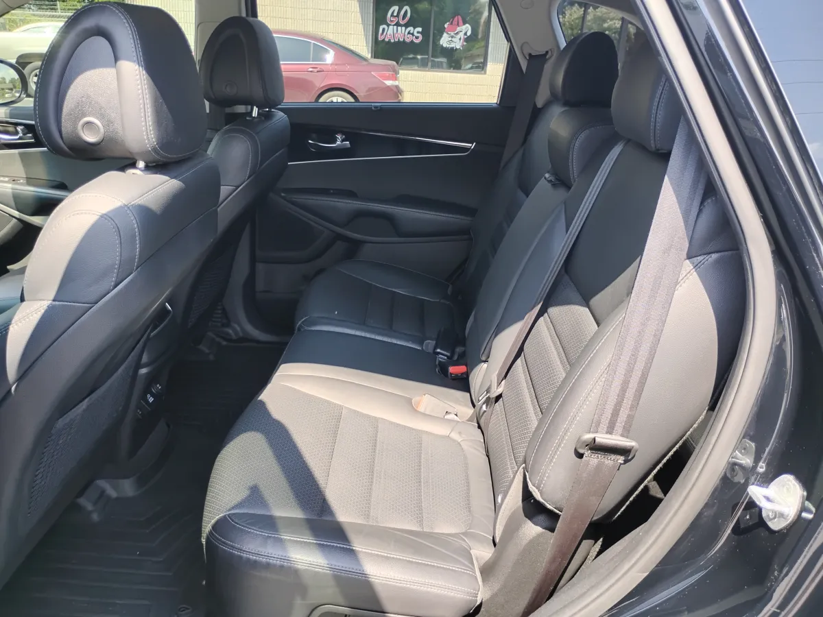 2016 Kia Sorento — image 8