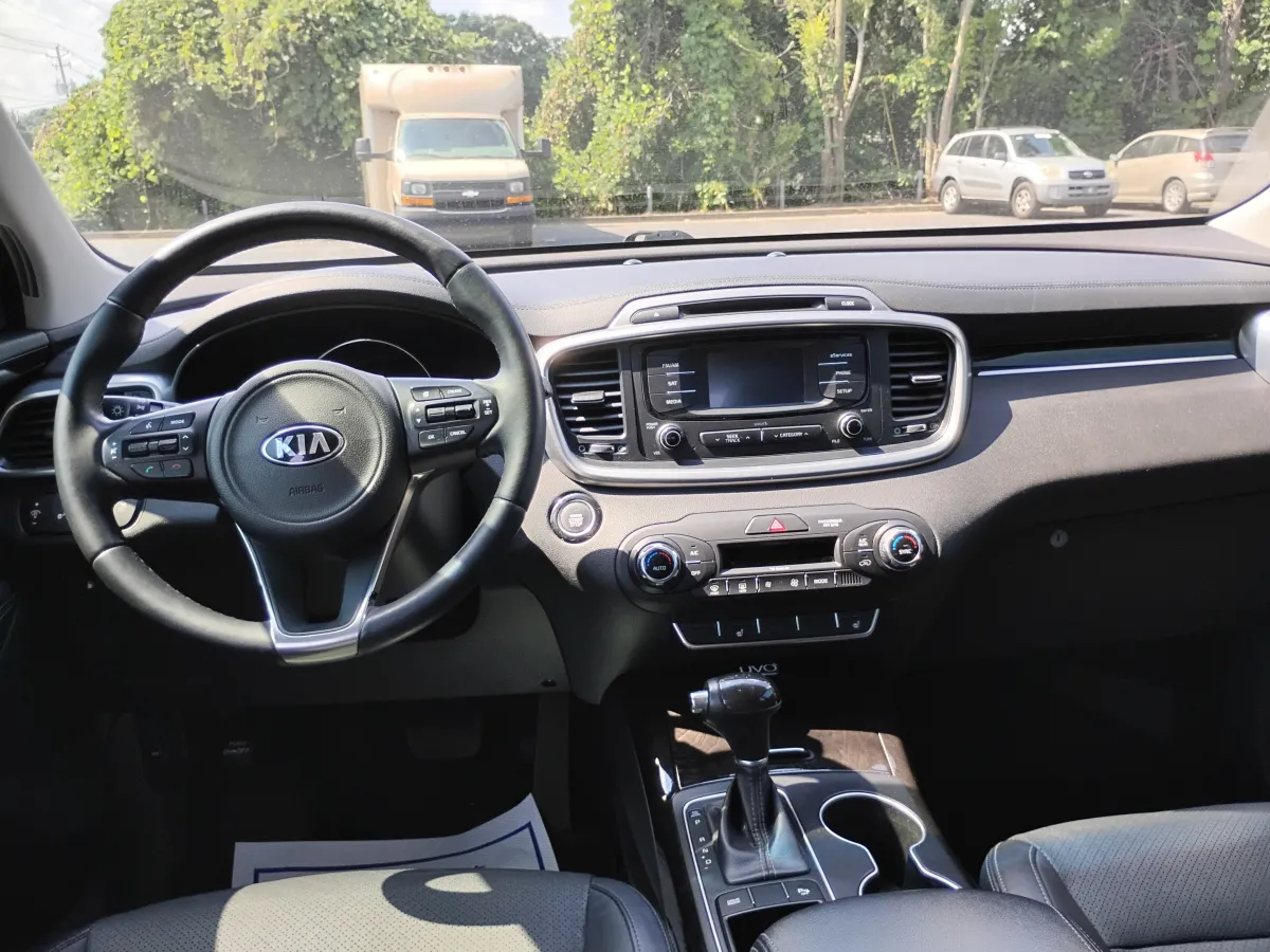 2016 Kia Sorento — image 9