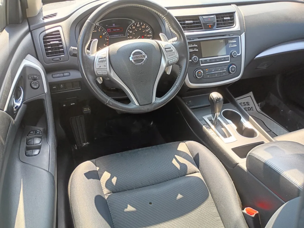 2017 Nissan Altima — image 4