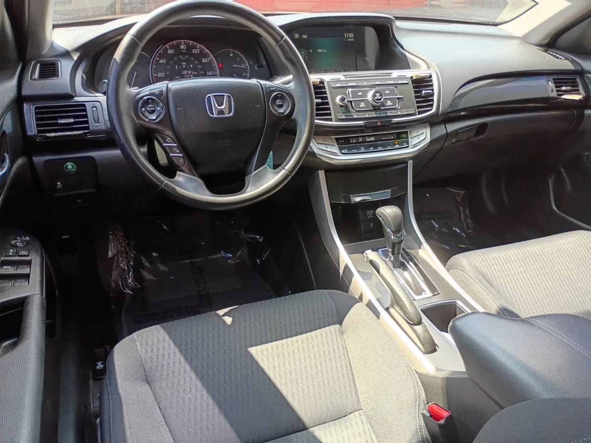 2015 Honda Accord — image 4