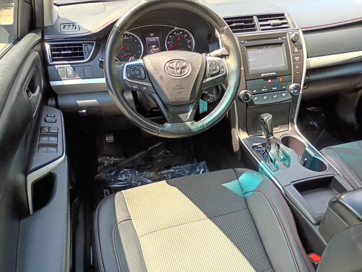 2017 Toyota Camry — image 4