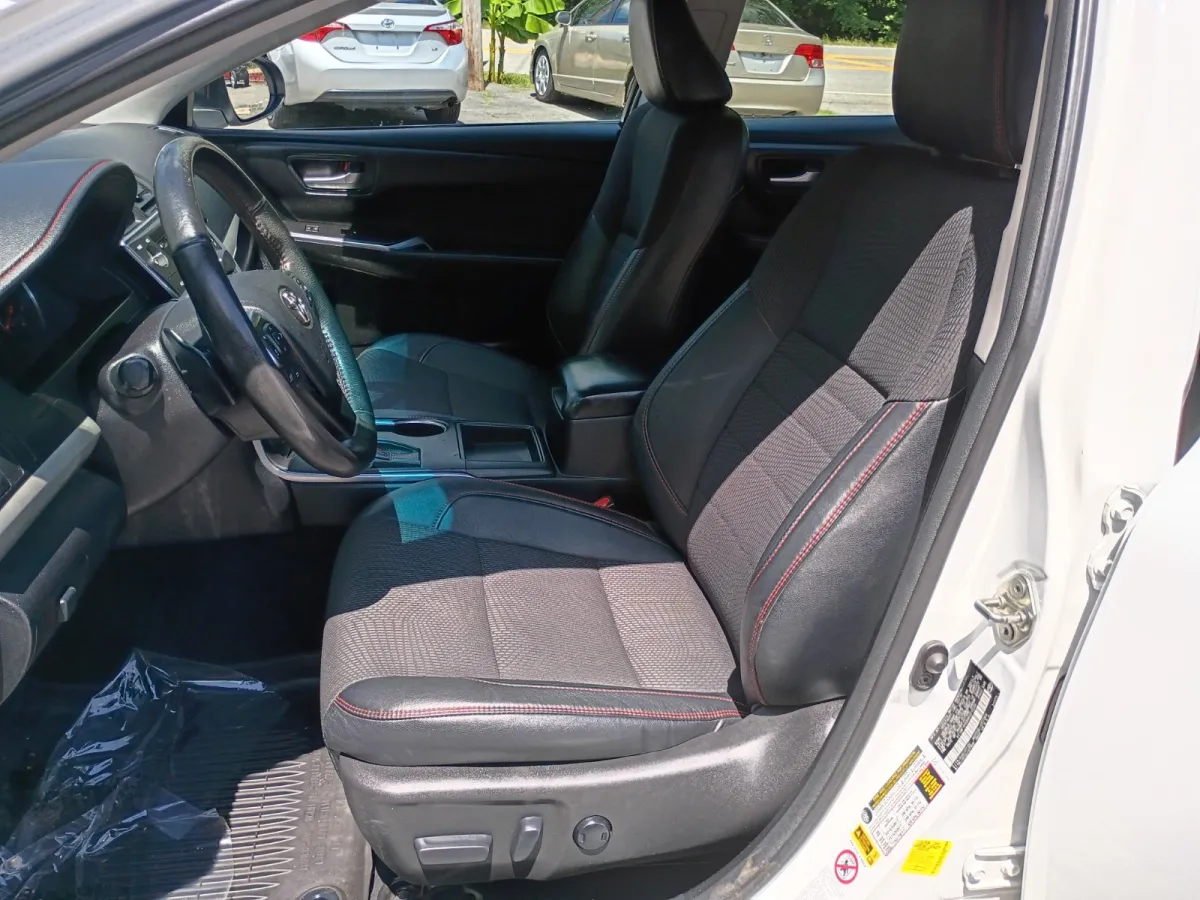 2017 Toyota Camry — image 6
