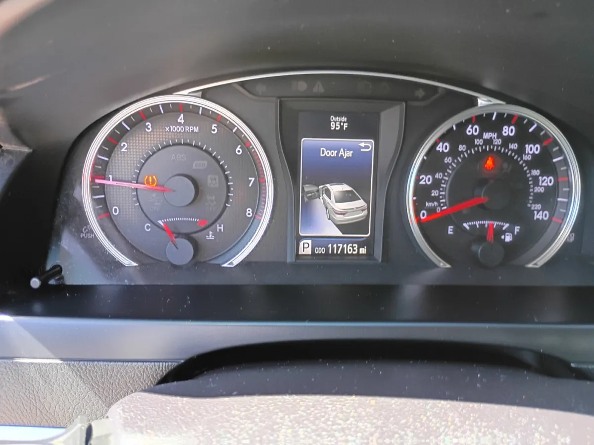 2017 Toyota Camry — image 7