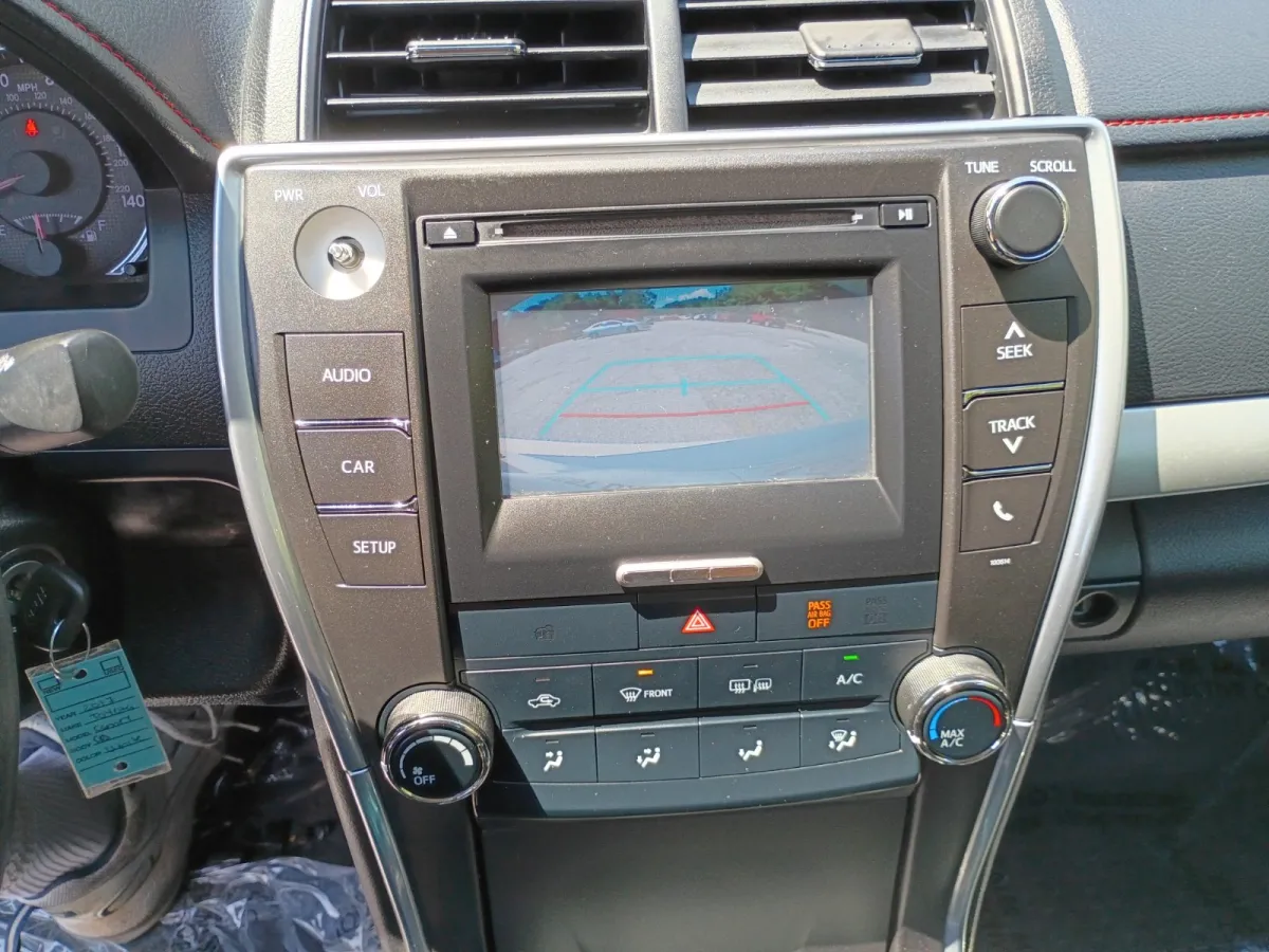 2017 Toyota Camry — image 8