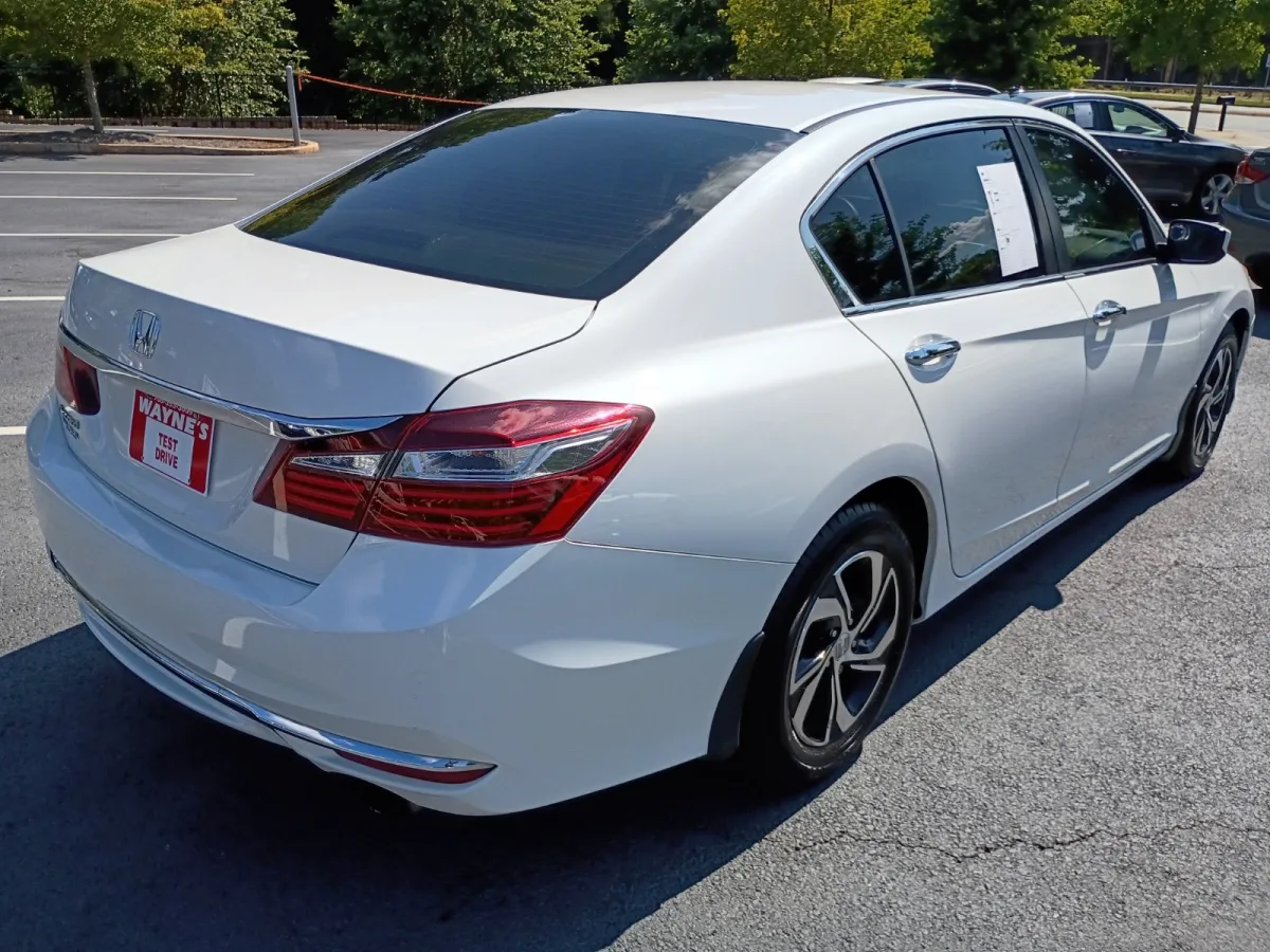 2017 Honda Accord — image 3