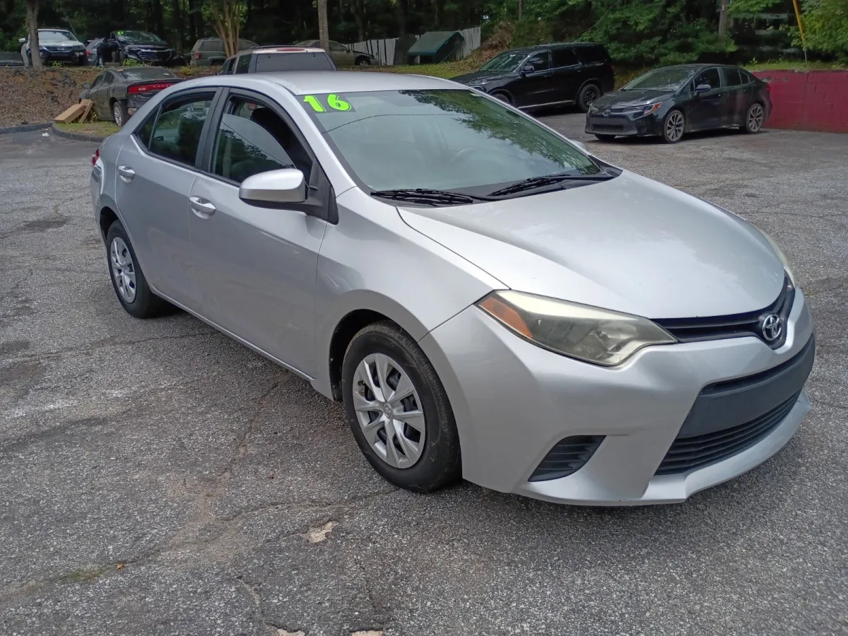 2016 Toyota Corolla — image 2