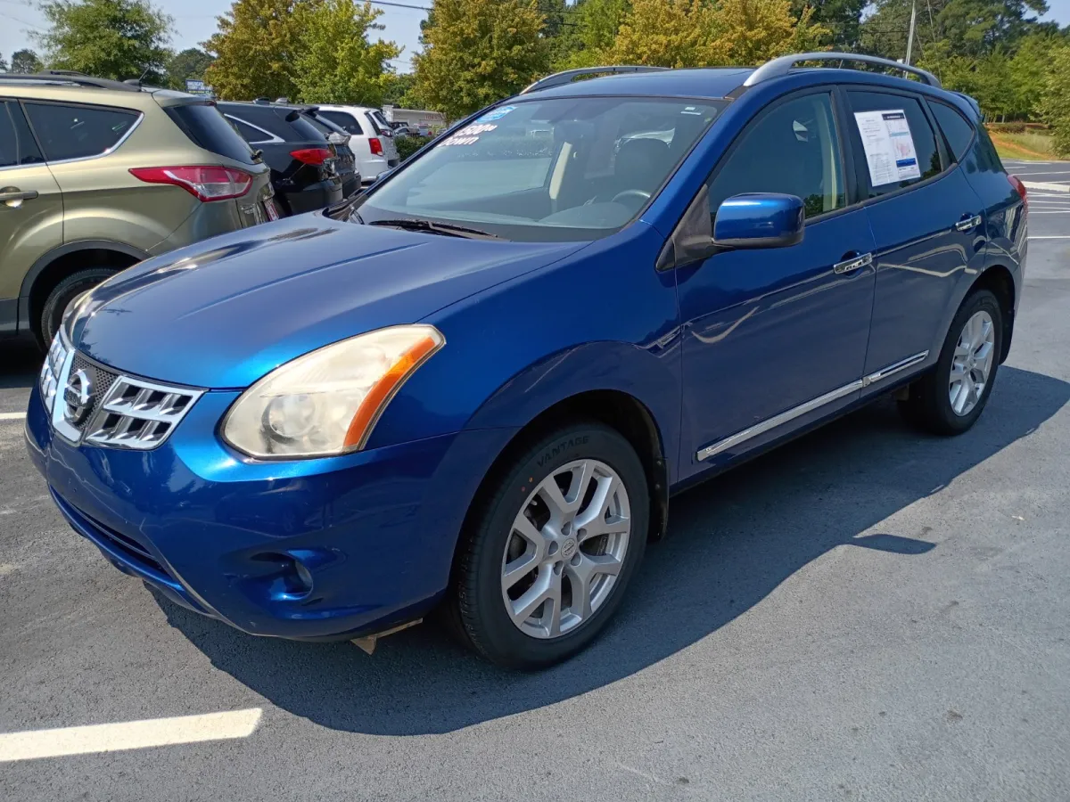 2011 Nissan Rogue — image 2