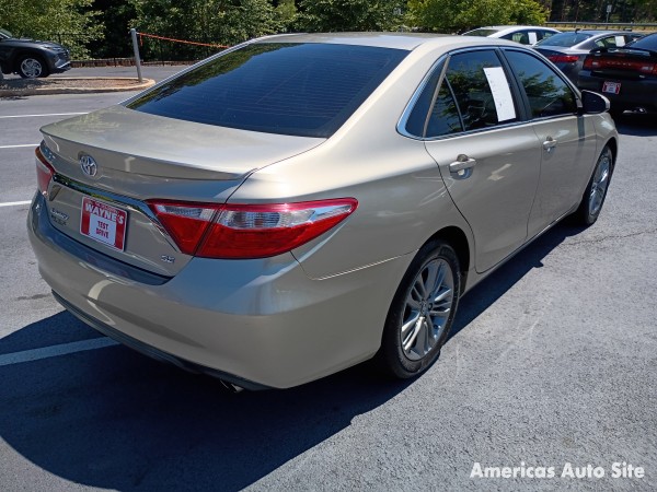 2015 Toyota Camry — image 3