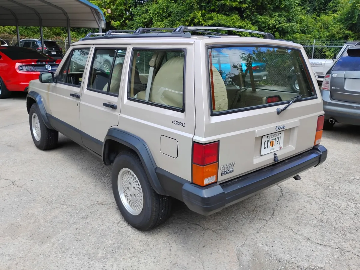 1996 Jeep Cherokee — image 3