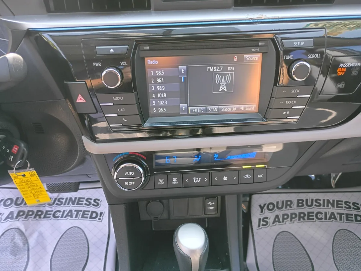 2015 Toyota Corolla — image 8