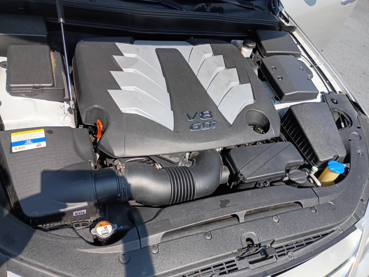 2012 Hyundai Genesis — image 10