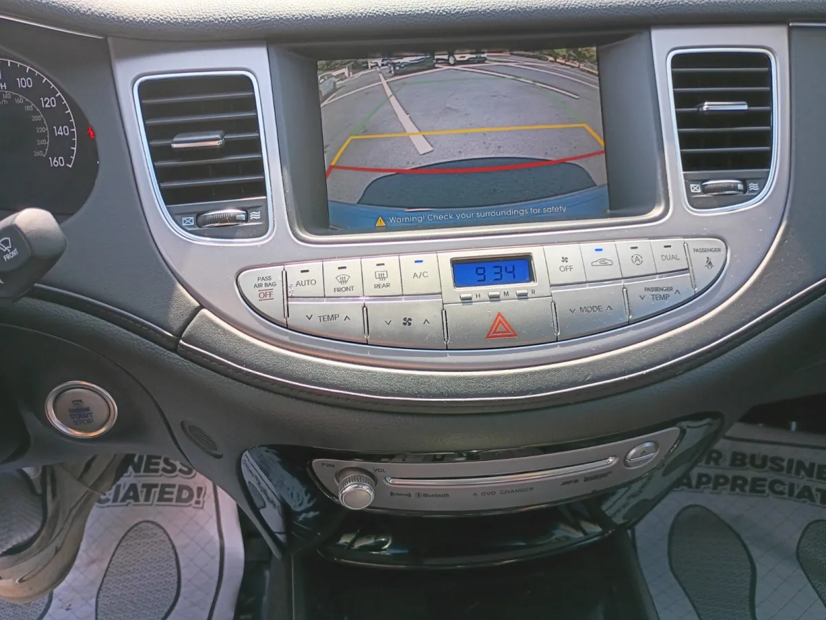 2012 Hyundai Genesis — image 8