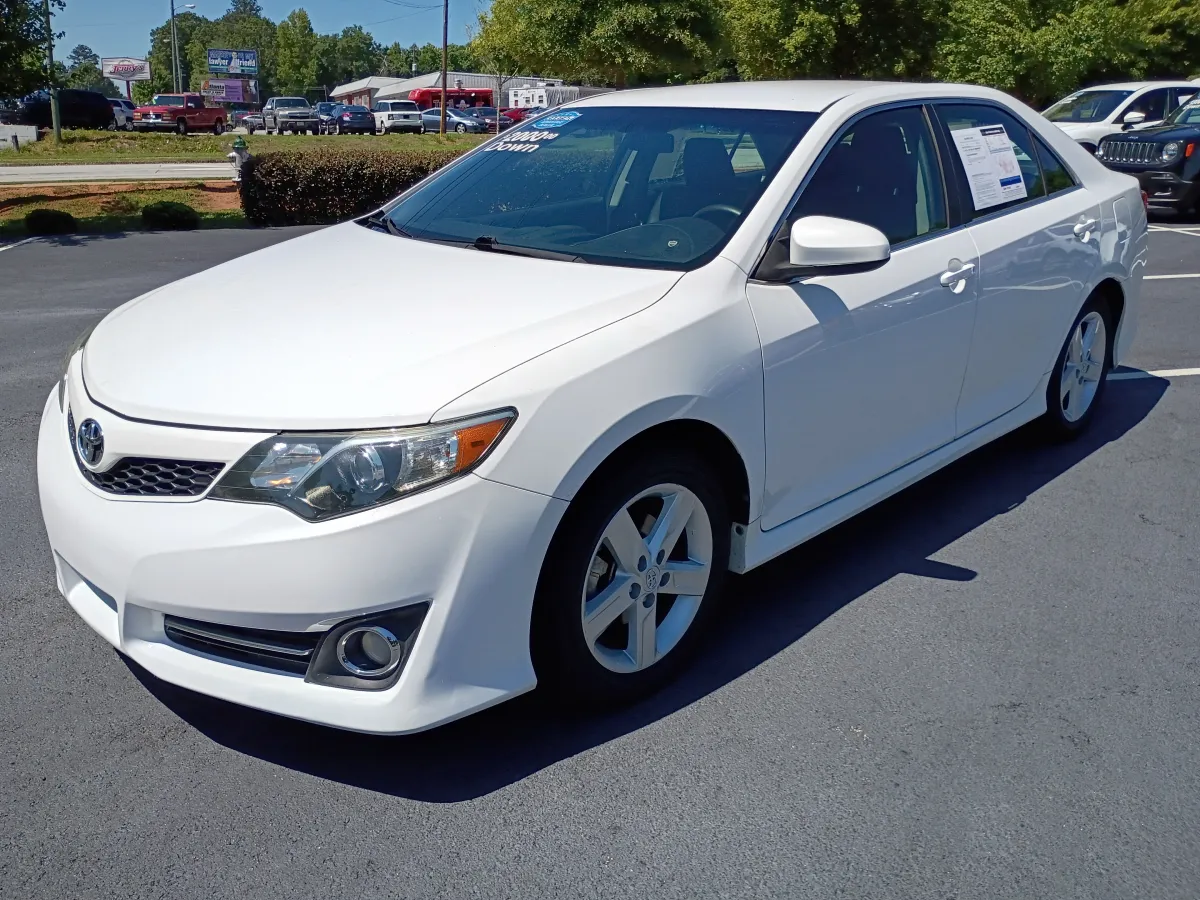 2014 Toyota Camry — image 2