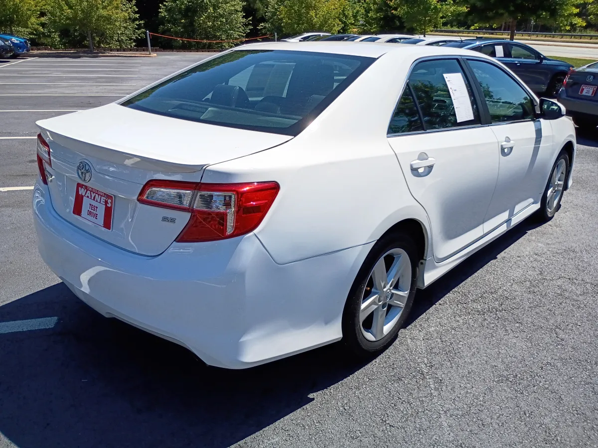 2014 Toyota Camry — image 3
