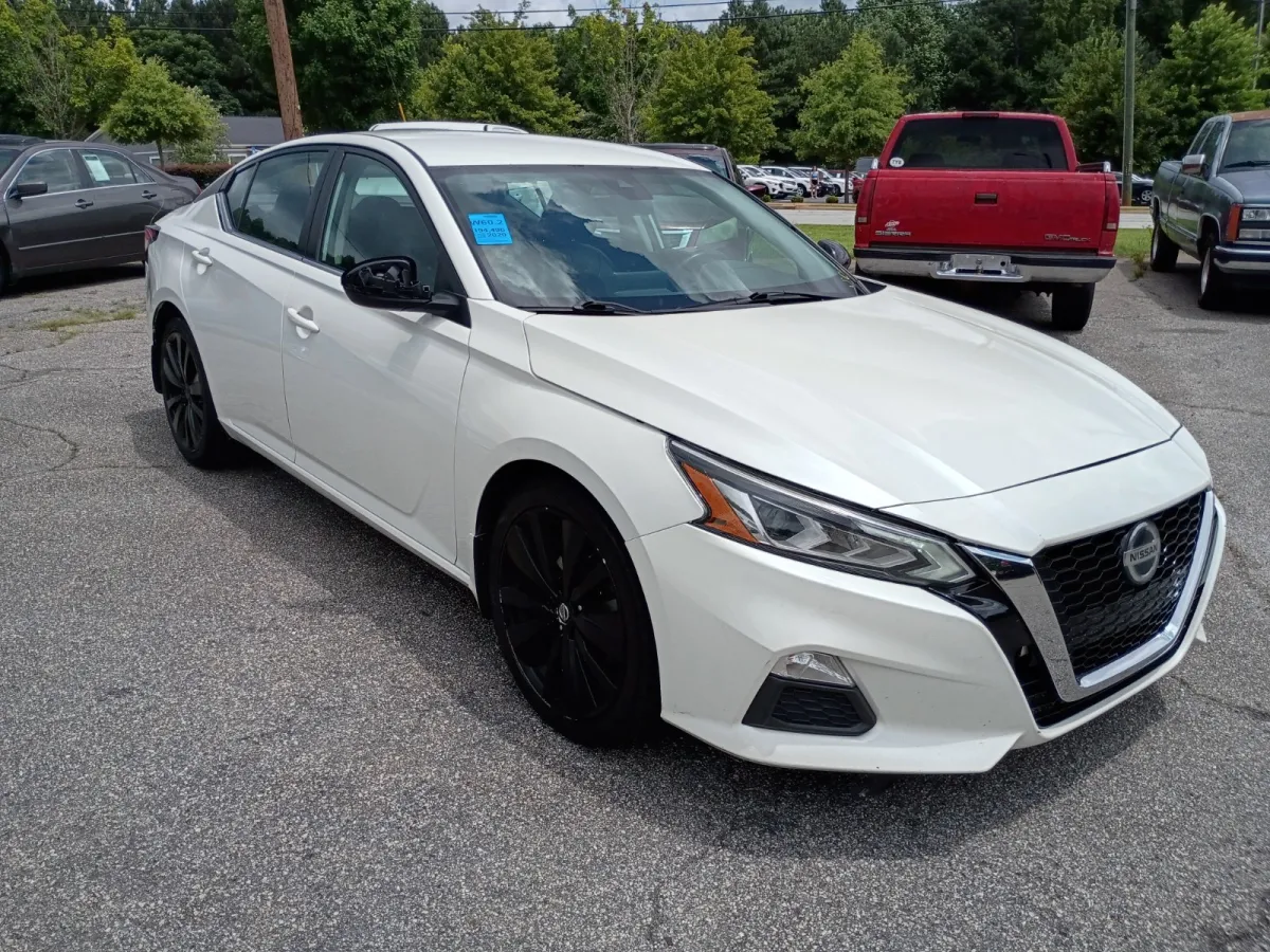2020 Nissan Altima — image 2