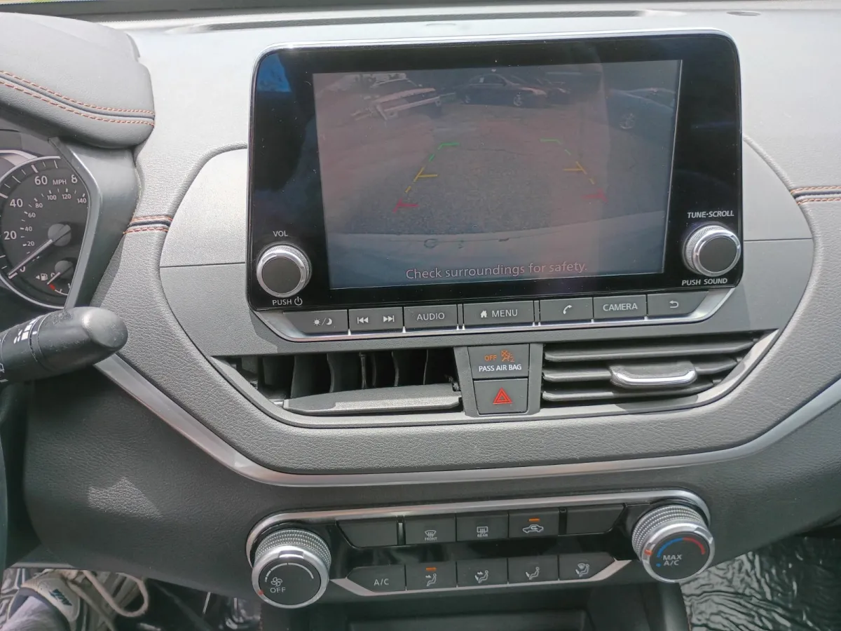 2020 Nissan Altima — image 8
