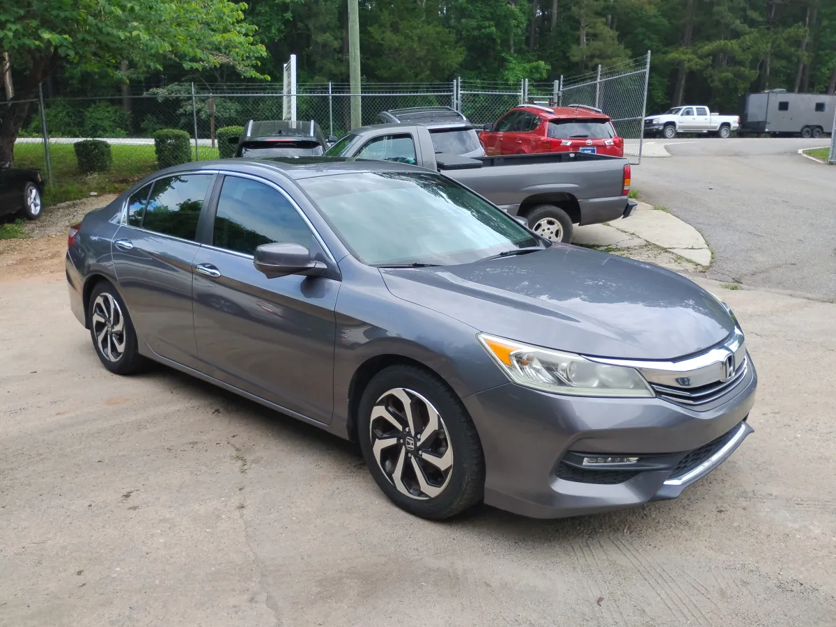 2016 Honda Accord — image 2
