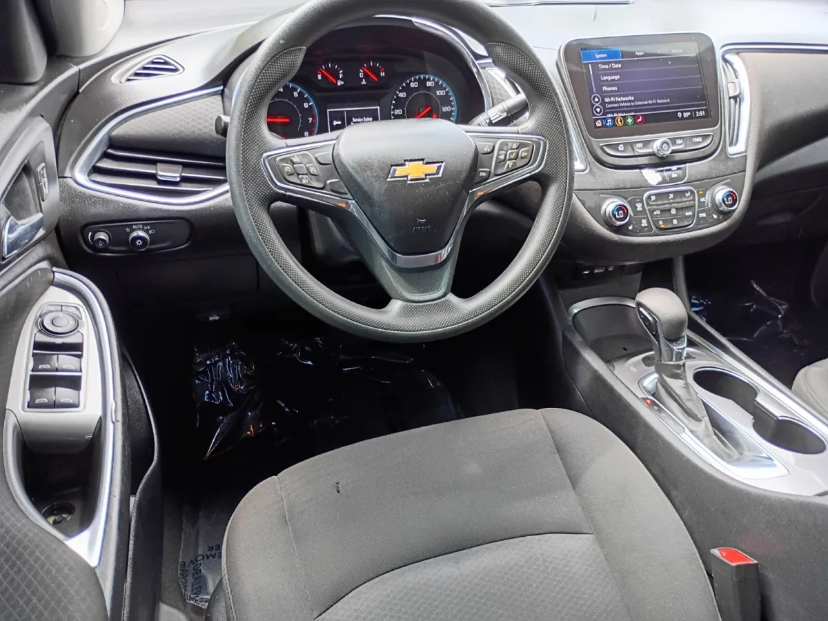 2021 Chevrolet Malibu — image 4