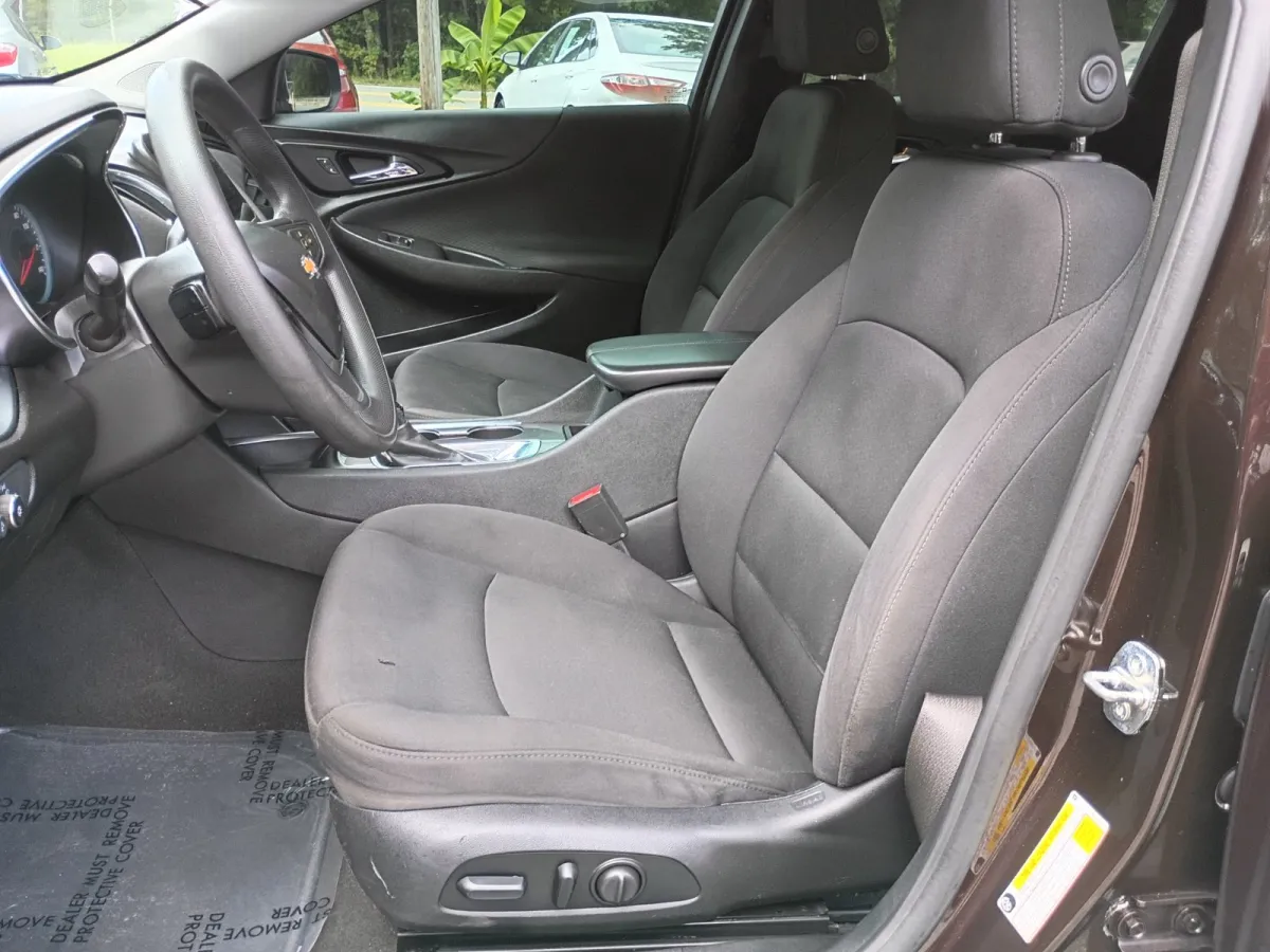 2021 Chevrolet Malibu — image 6